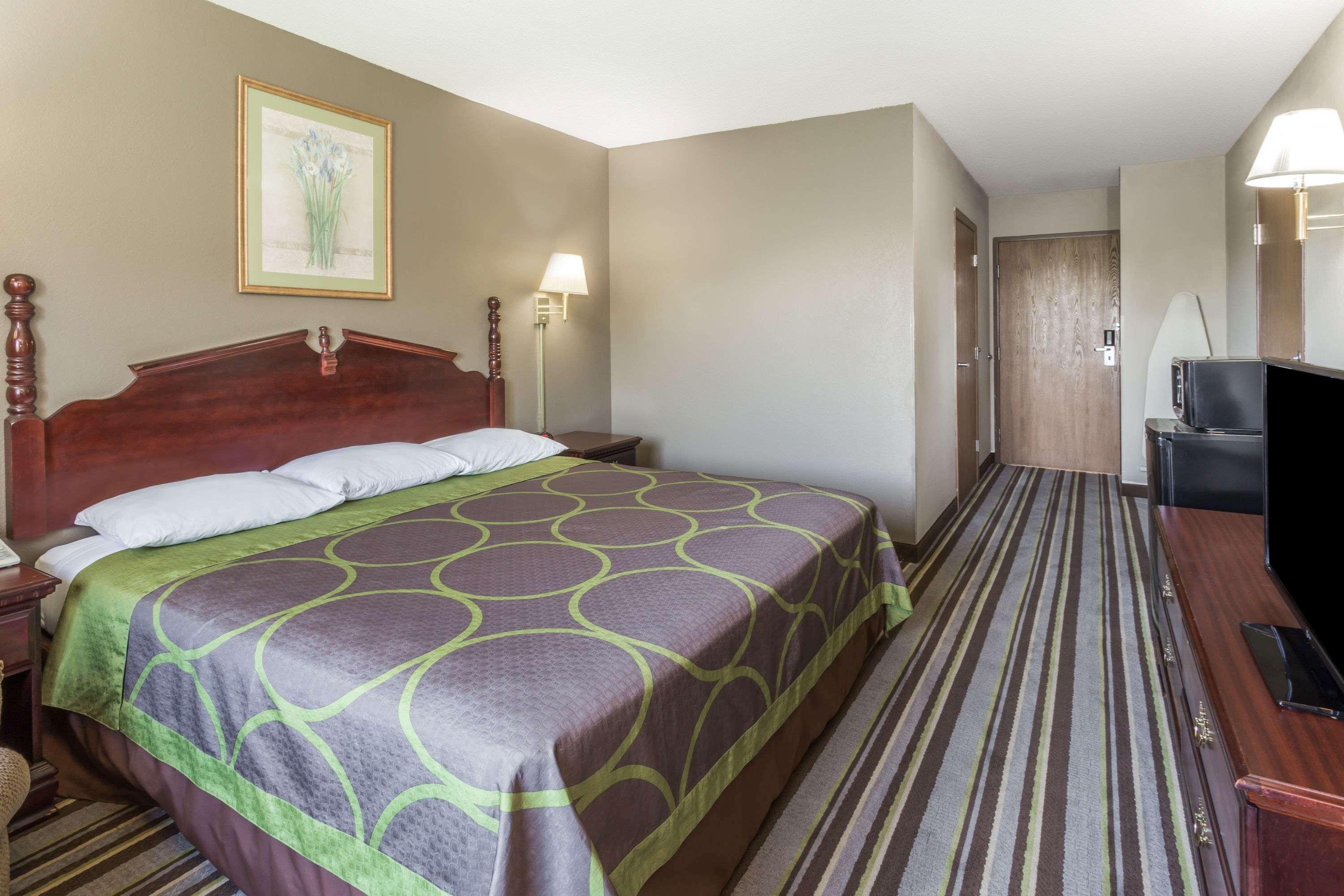 Super 8 By Wyndham Yorkville מראה חיצוני תמונה
